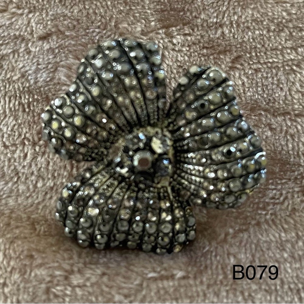 Large Extravagant Flowers Ring Design In Silver Women's-Sizes 7